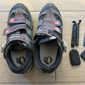 Pearl Izumi biking shoes